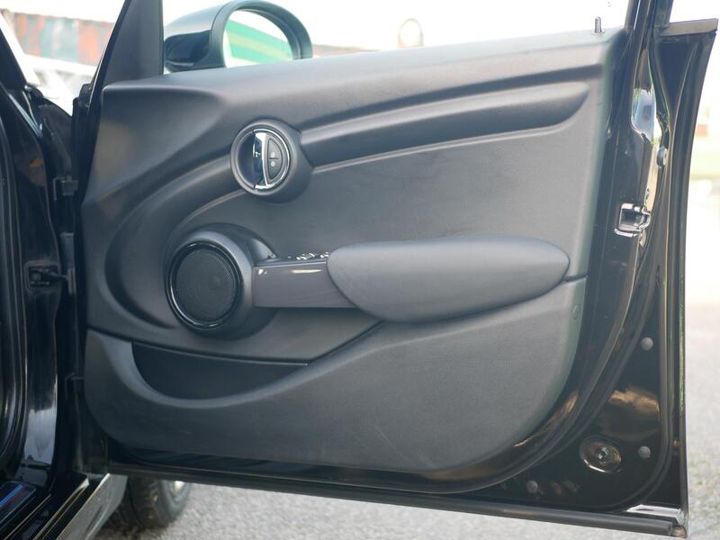 Mini Cooper view 5