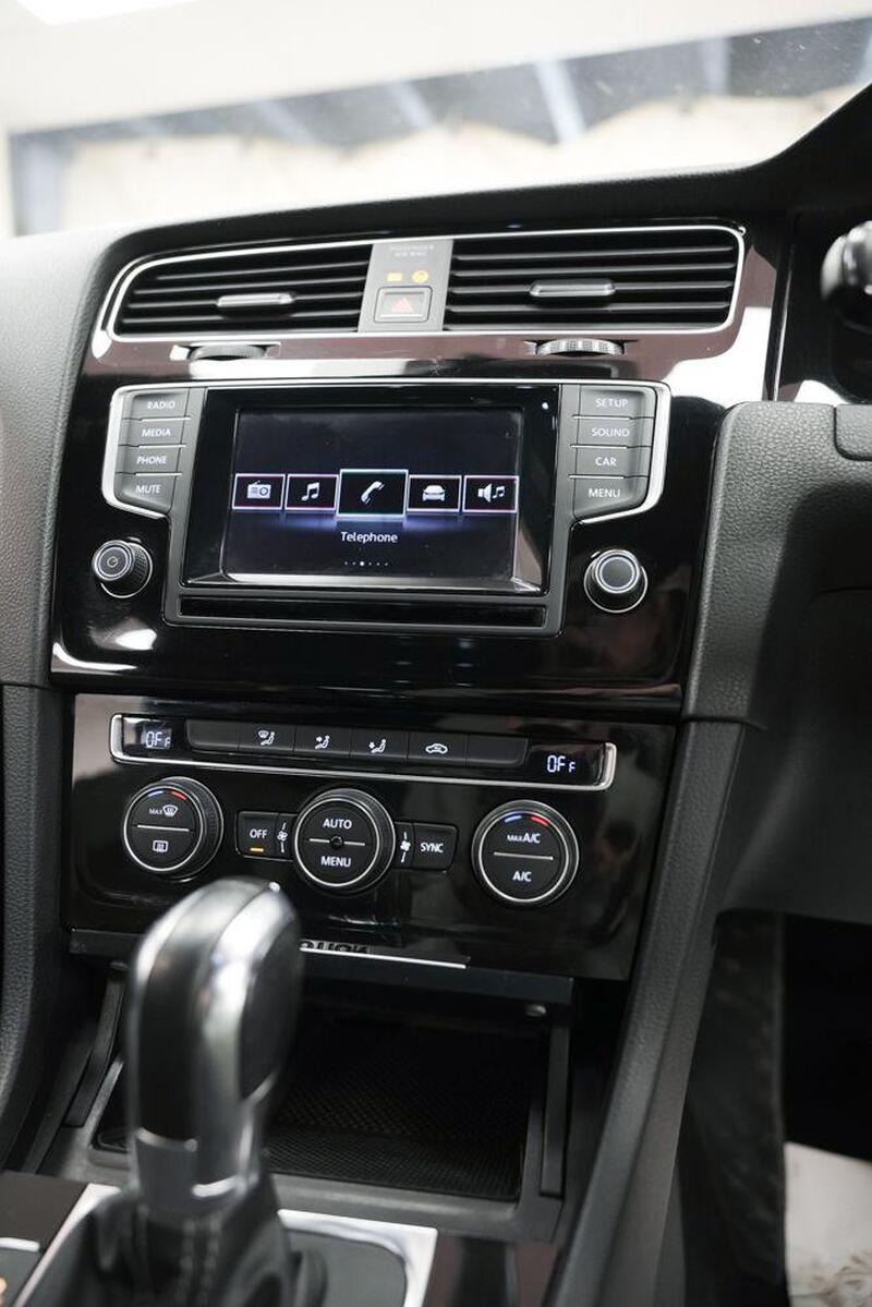 Volkswagen Golf view 19