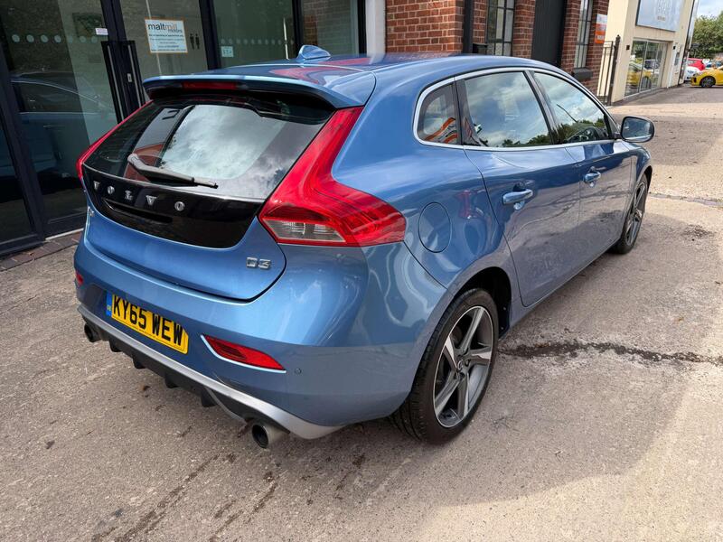 Volvo V40 view 3