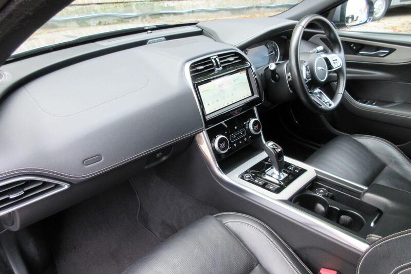 Jaguar Xe view 7