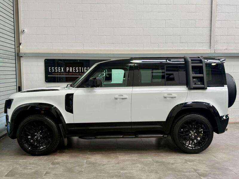 Land Rover Defender 110 view 5