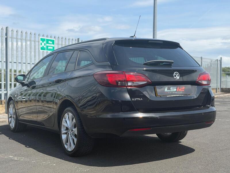 Vauxhall Astra view 4