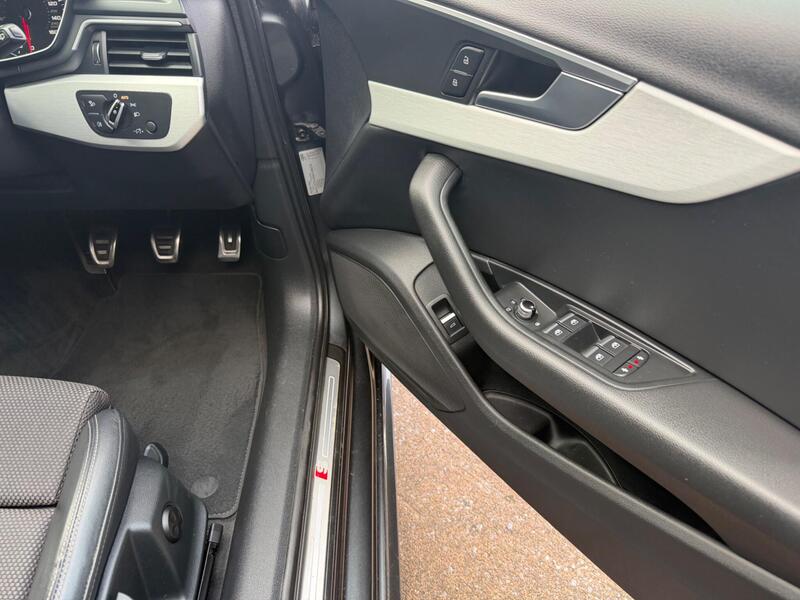 Audi A4 Avant view 5