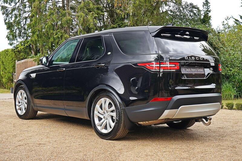 Land Rover Discovery view 3
