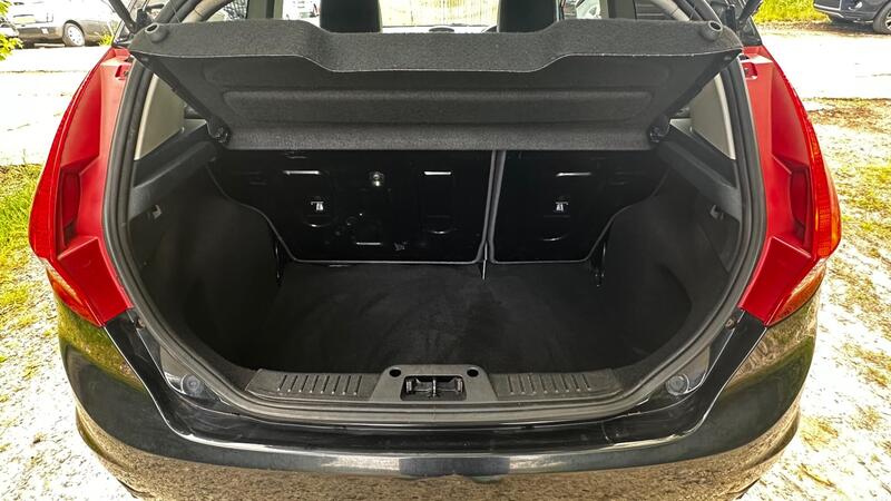 2011 Ford Fiesta — photo 9