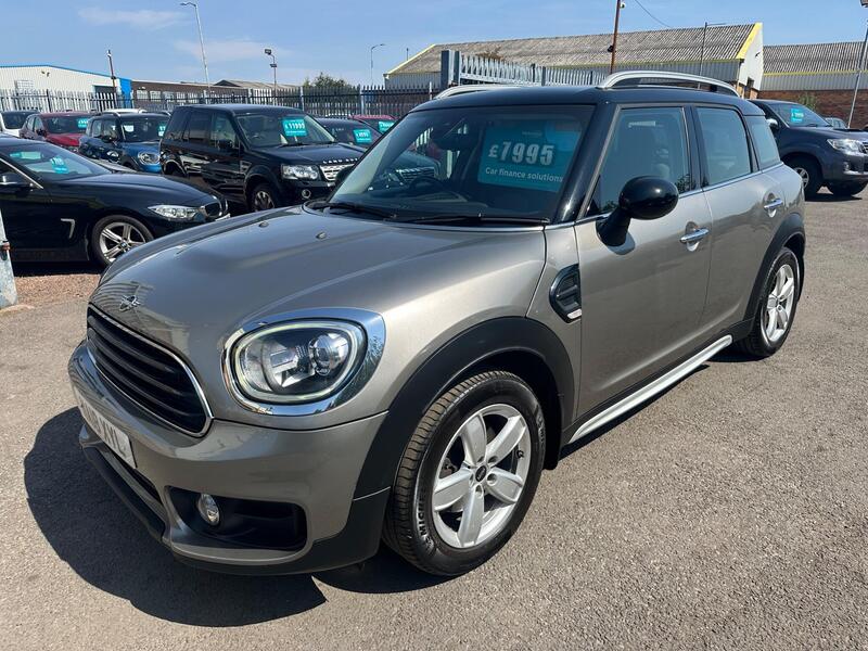 Mini Countryman view 2
