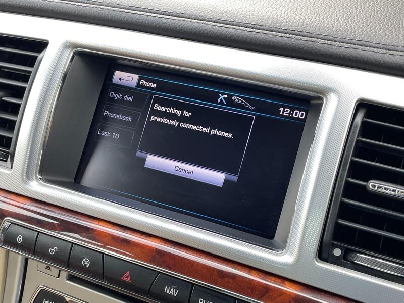 Jaguar XF view 23