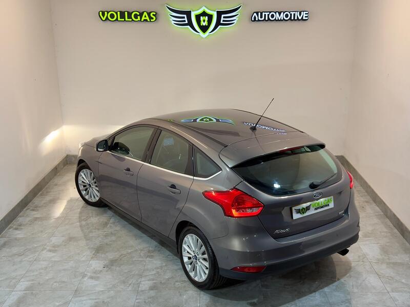Ford Focus view 4