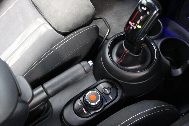 2019 MINI Hatch in Blue — image 13 of 71