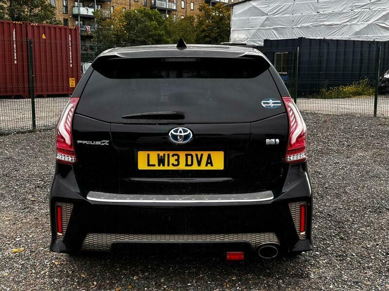 Toyota Prius+ view 3