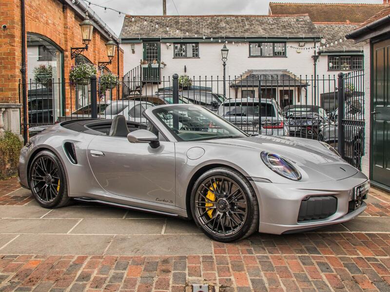 Porsche 911 view 4