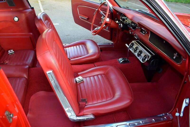 Ford Mustang view 3