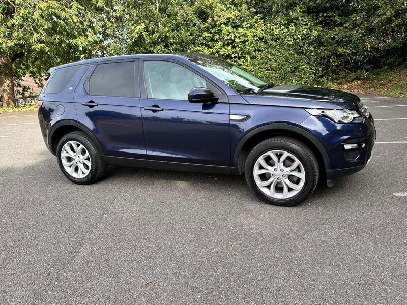 Land Rover Discovery Sport view 6