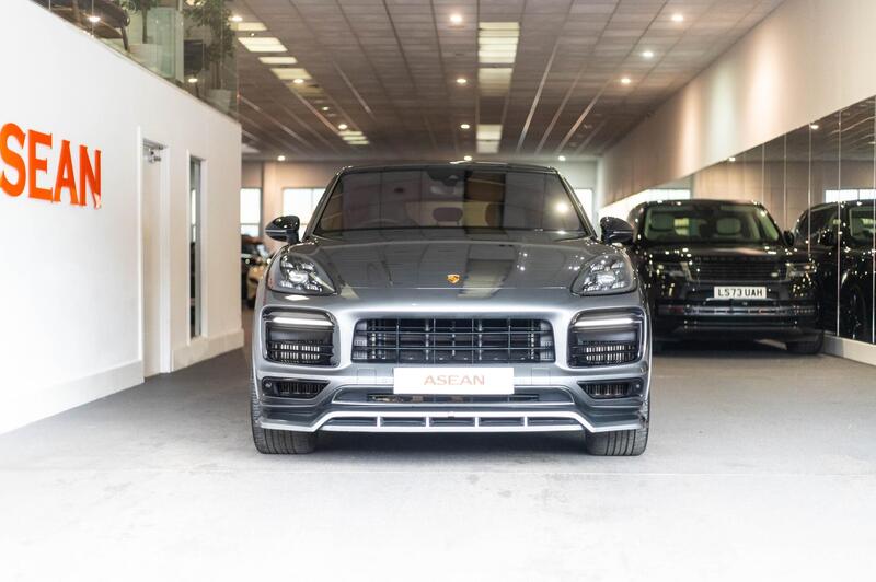 Porsche Cayenne view 3