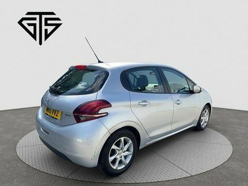 Peugeot 208 view 3