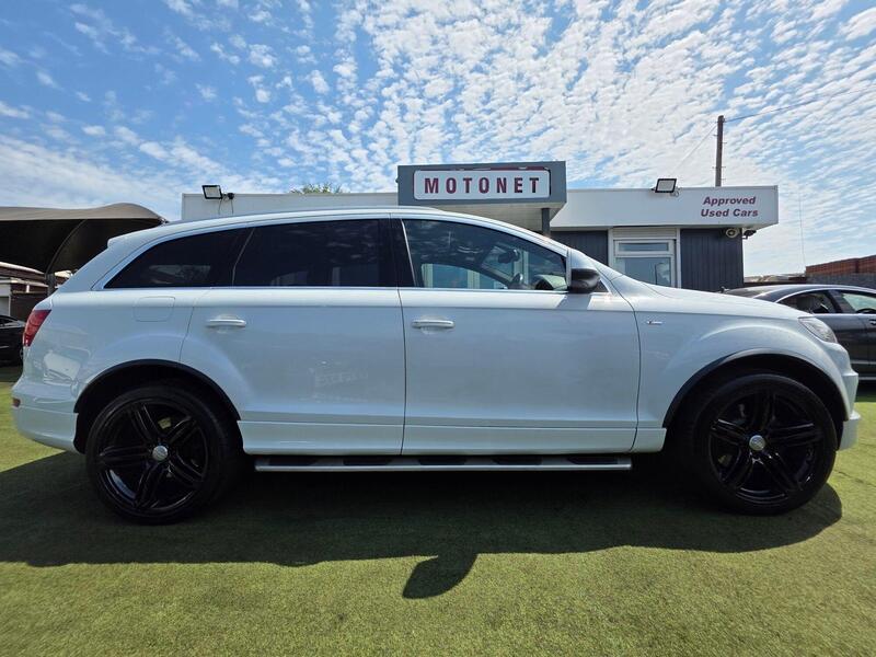 Audi Q7 view 7