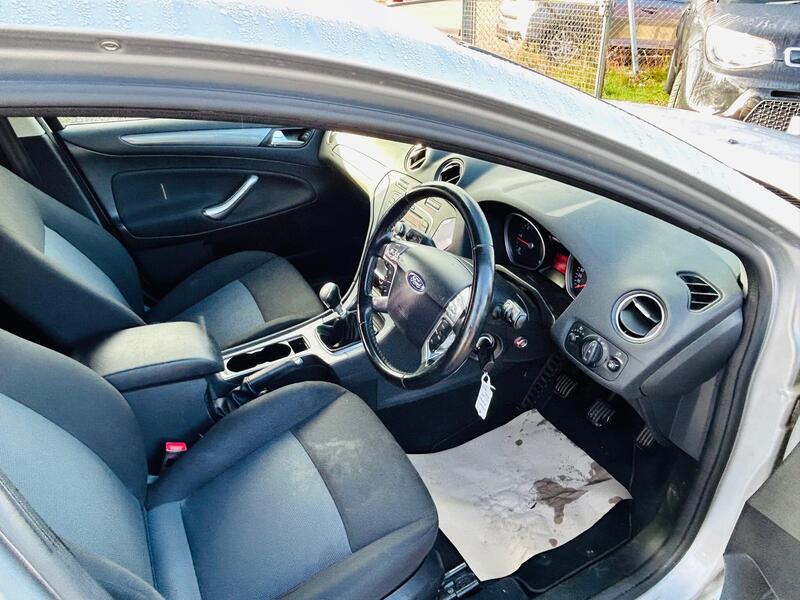 Ford Mondeo view 4