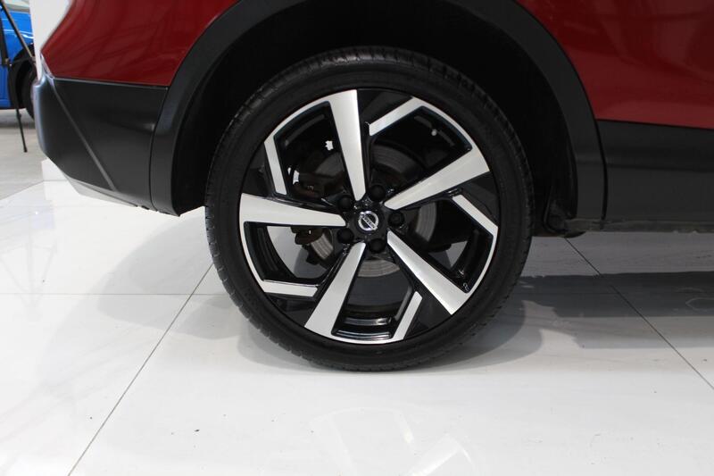 2017 Nissan Qashqai in Red — image 25 of 70