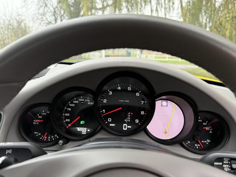 Porsche 911 view 22