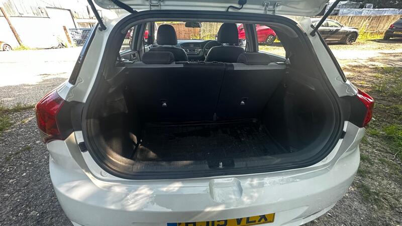 2015 Hyundai i20 — photo 8