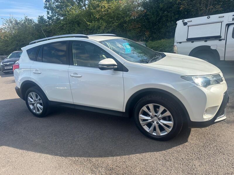 Toyota Rav4 view 3