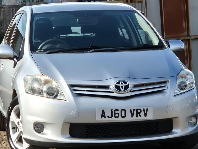 Toyota Auris view 3