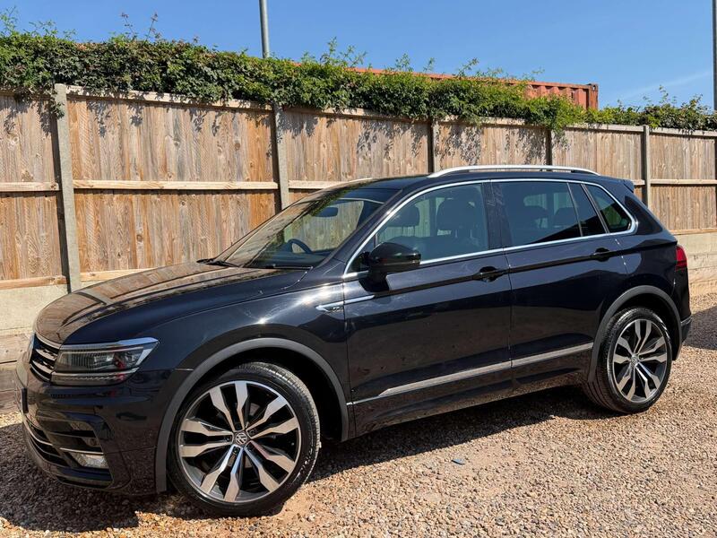 Volkswagen Tiguan view 4