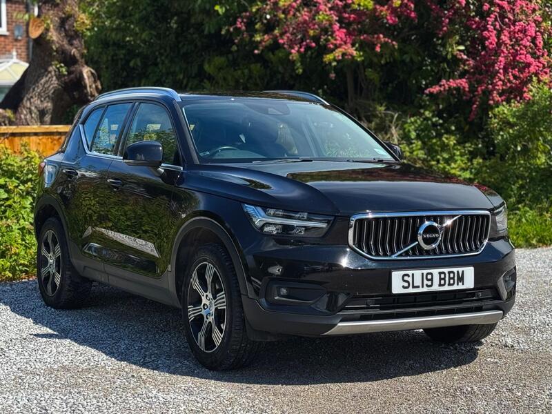 Volvo XC40 view 4