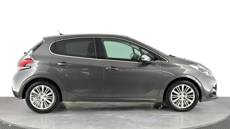 Peugeot 208 view 3