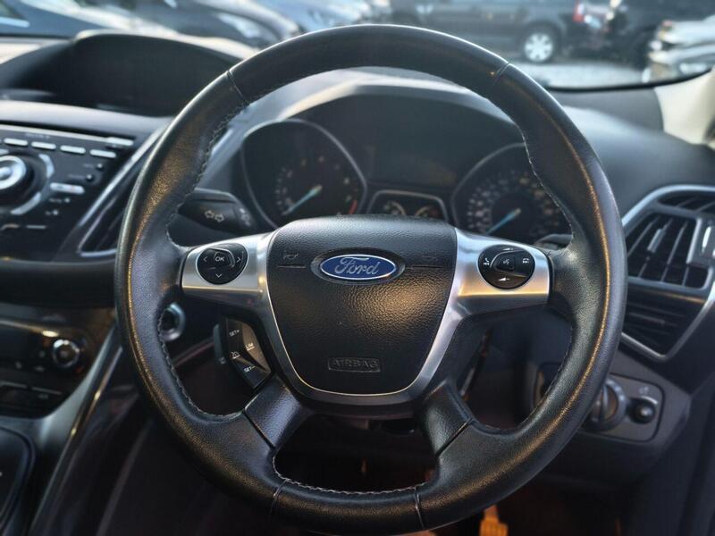 Ford Kuga view 3