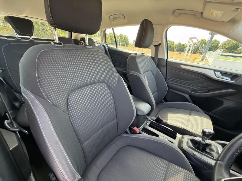 Ford Focus view 3