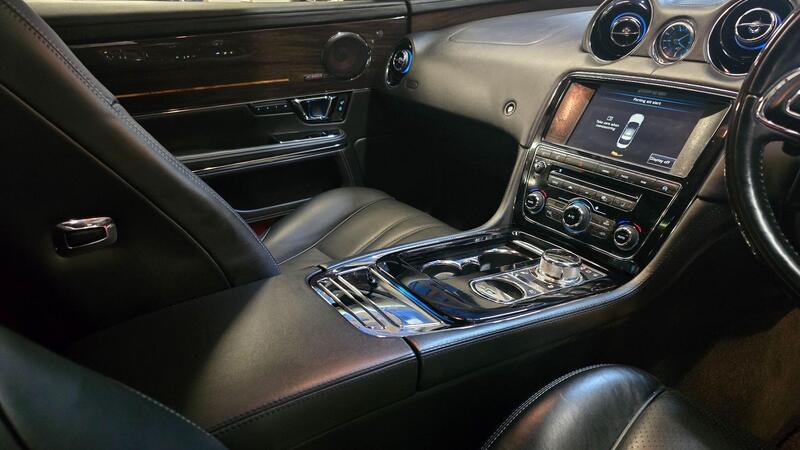 Jaguar XJ view 5