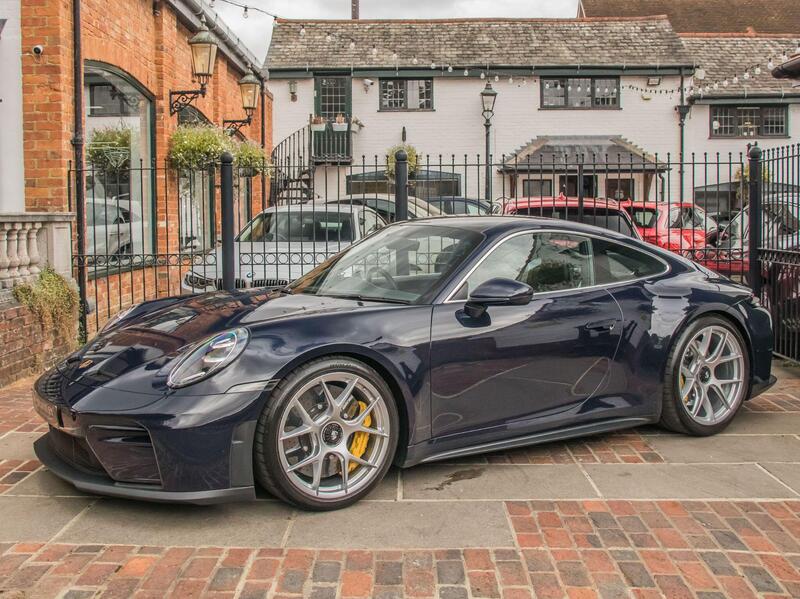 Porsche 911 view 7