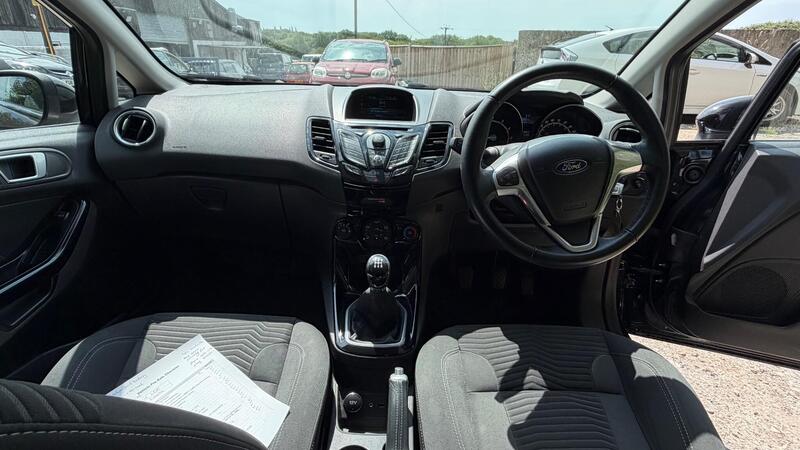 2014 Ford Fiesta — photo 11