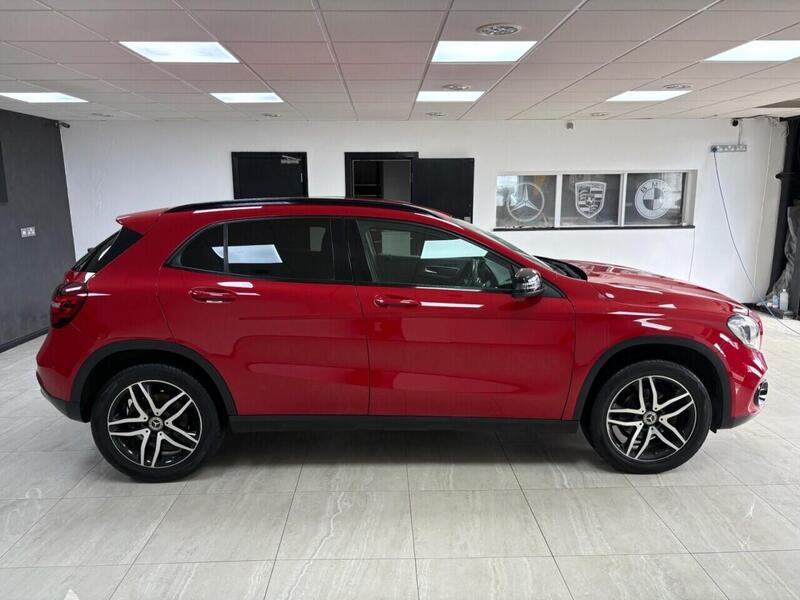 Mercedes-Benz Gla view 2