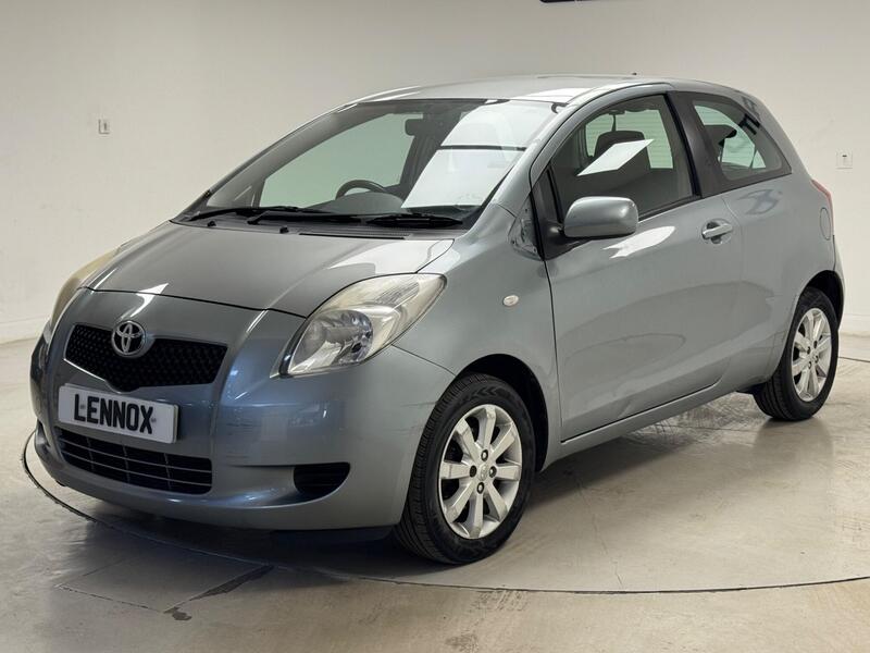 Toyota Yaris view 3