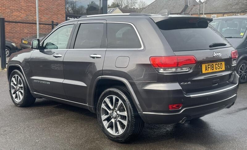 Jeep Grand Cherokee view 3