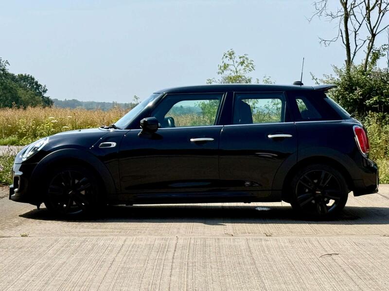 Mini Hatch view 7