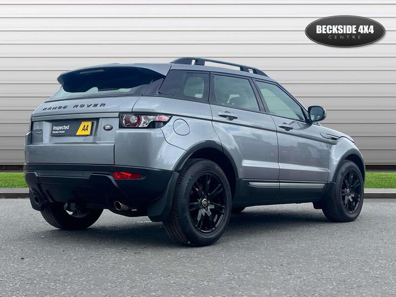 Land Rover Range Rover Evoque view 3