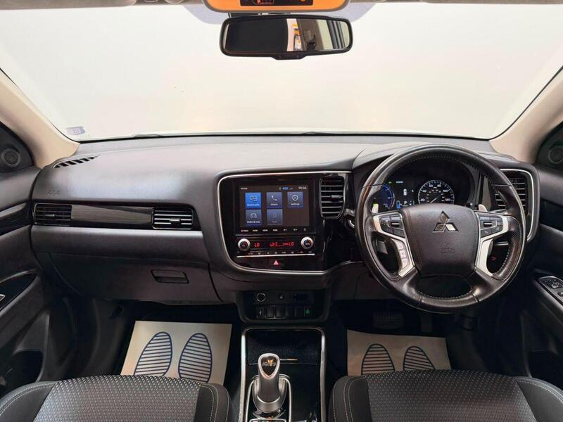 Mitsubishi Outlander view 4