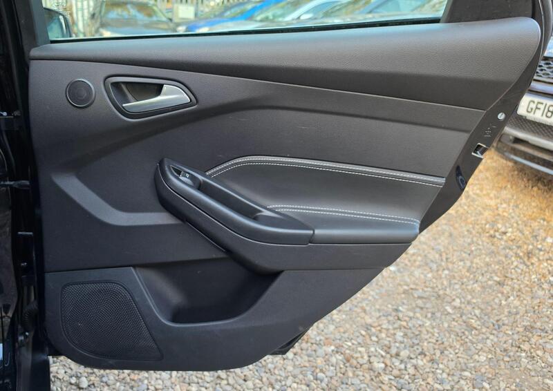 Ford Focus 1.6T EcoBoost Titanium X Euro 5 (s/s) 5dr thumbnail 24