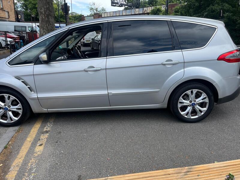 Ford S-Max view 2