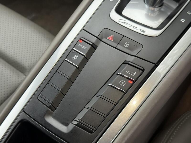 Porsche 911 view 16