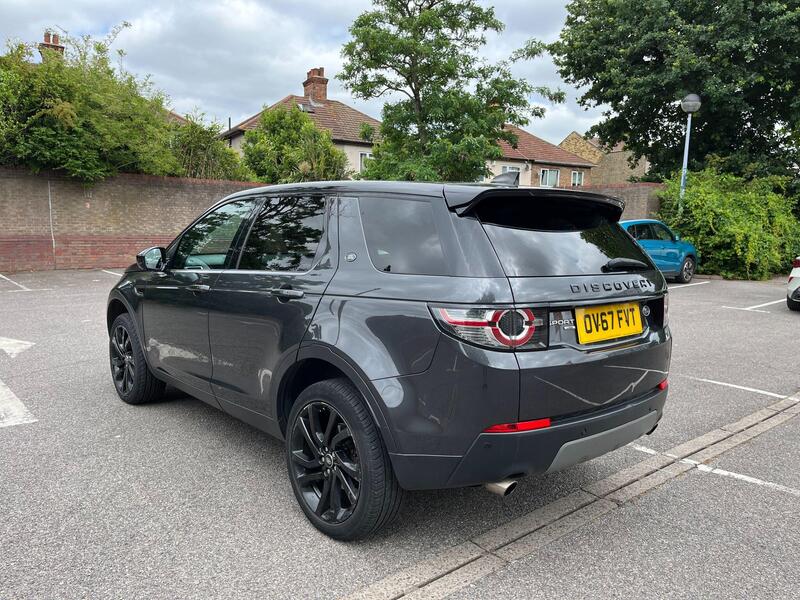 Land Rover Discovery Sport view 5