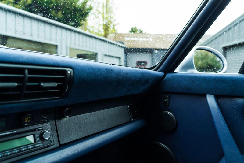 Porsche 911 view 7