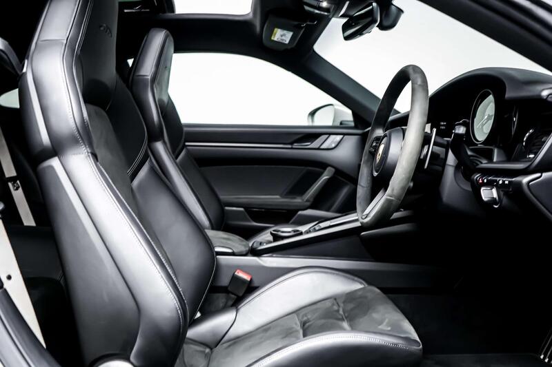 Porsche 911 view 6