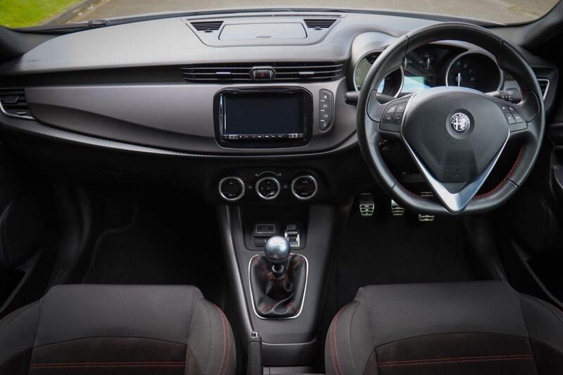 Alfa Romeo Giulietta view 2