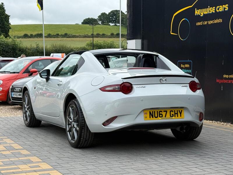 Mazda MX-5 view 3