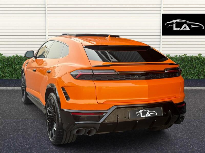 Lamborghini Urus view 6