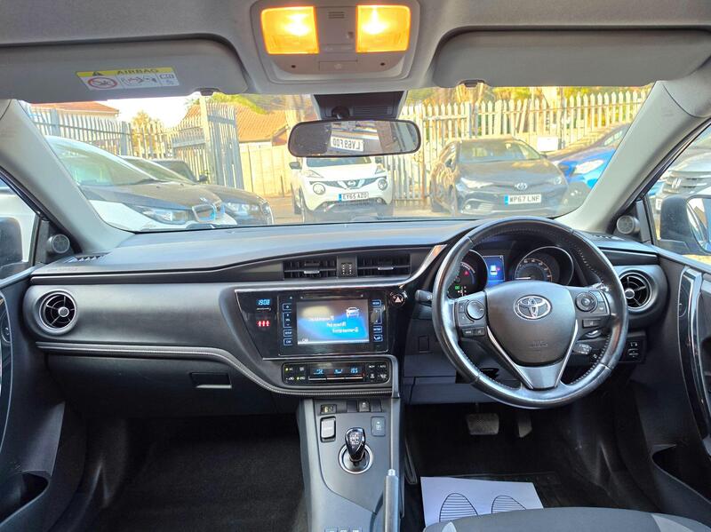 Toyota Auris 1.8 VVT-h Icon Tech CVT Euro 6 (s/s) 5dr thumbnail 27